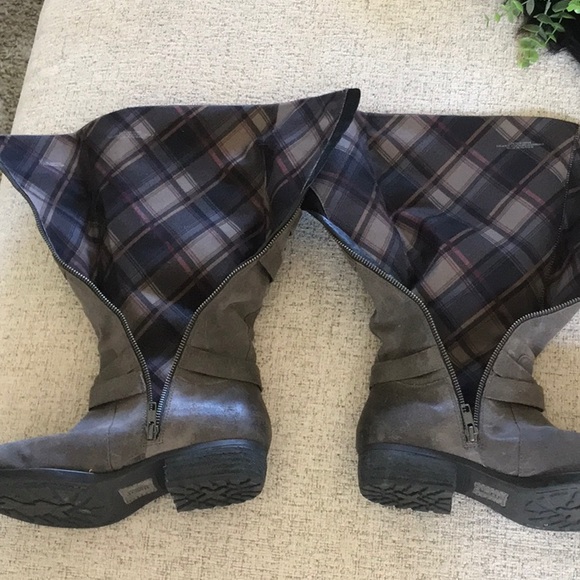 Born Distressed Boots size 9 - Picture 8 of 10